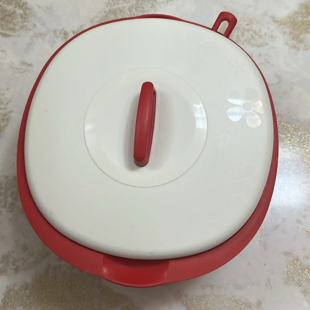 Tupperware Legacy Soup Server Bowl w/ Ladle 7 1/2 Cups - Picture 4 of 8